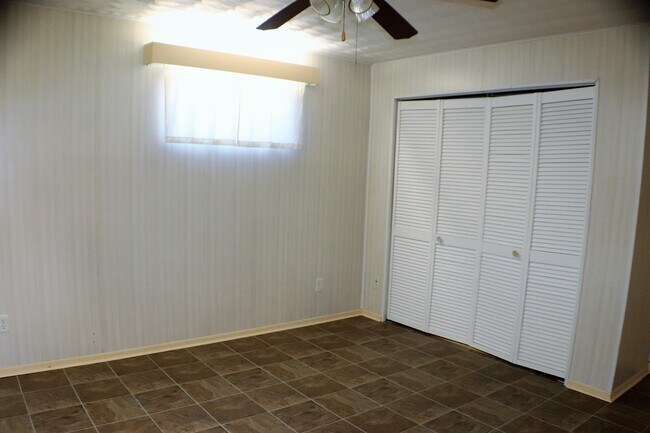 Building Photo - 109 Green Oak Dr