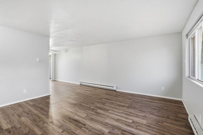 Building Photo - 1334 W Garland Ave