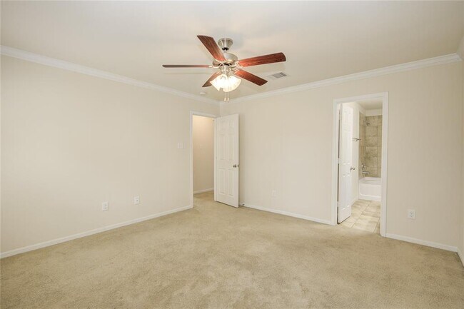 Building Photo - 2111 Denridge Dr