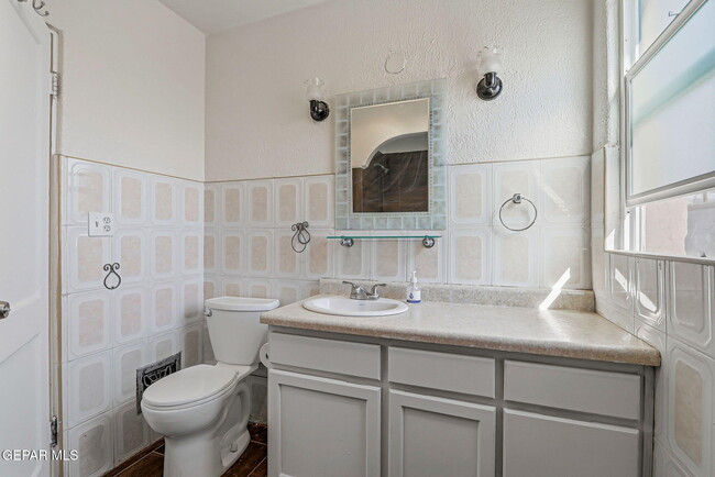 Building Photo - 3249 Lebanon Ave