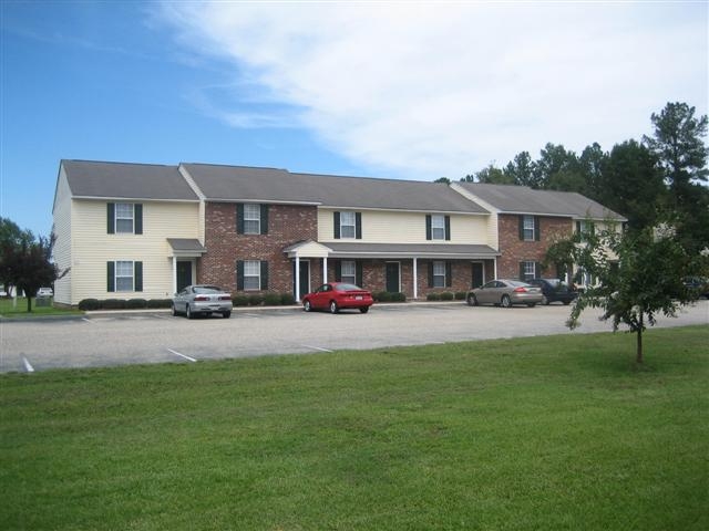 Building Photo - Meredith Square Townhomes