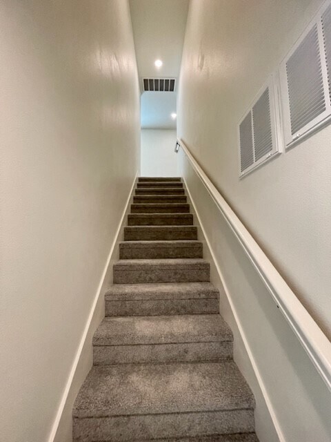 Building Photo - 1 Inchcape Ln