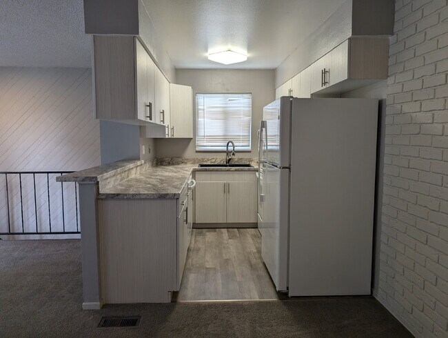 Building Photo - "Charming 2-Bed Condo Retreat in Lakewood ...