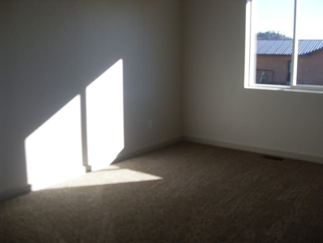 Building Photo - Unfurnished 3 Bedroom Home in Lake Hatcher