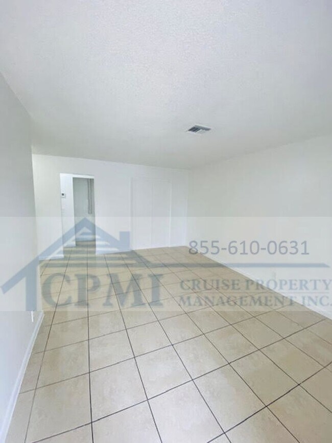 Building Photo - 1011 9th Ave N