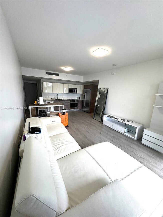 Building Photo - 1010 SW 2nd Ave