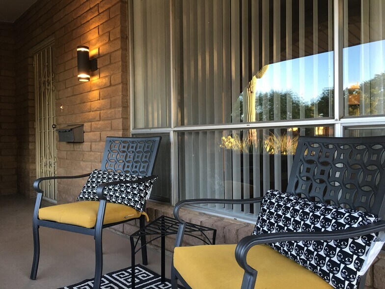 Building Photo - 3703 E Montecito Ave