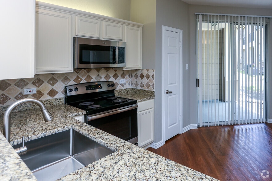 2BR, 2BA - B2 - Kitchen - Preston Heights Apartments
