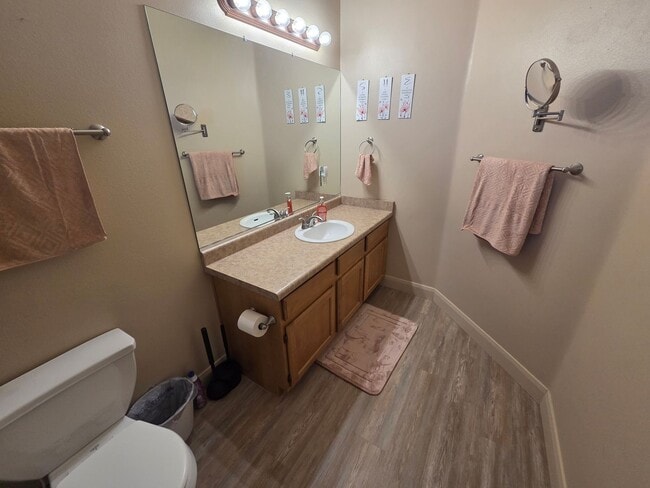 Building Photo - FURNISHED Famale Roomate Opportunity