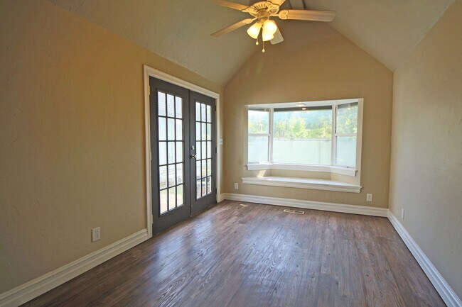 Building Photo - Spacious 4 Bedroom in South Tulsa