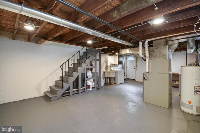 Building Photo - 111 W Sylvan Ave