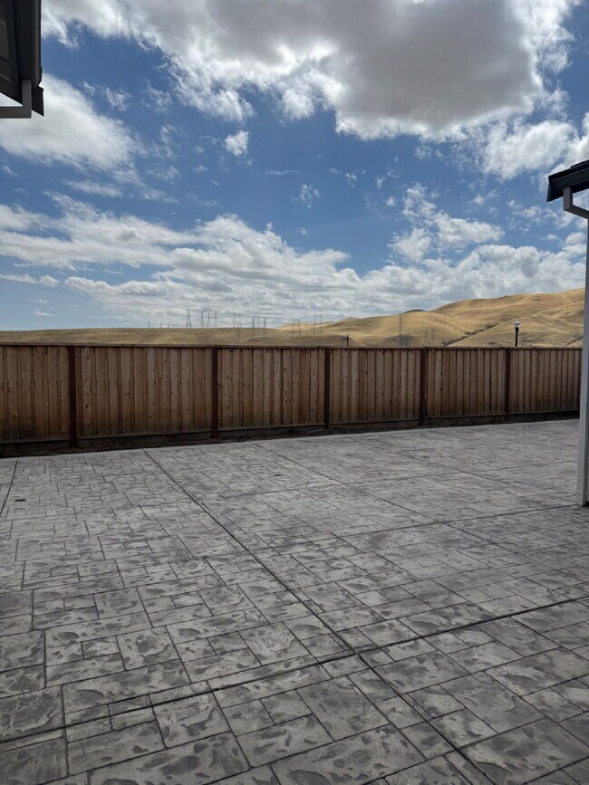 Building Photo - 8190 Lamplight Dr