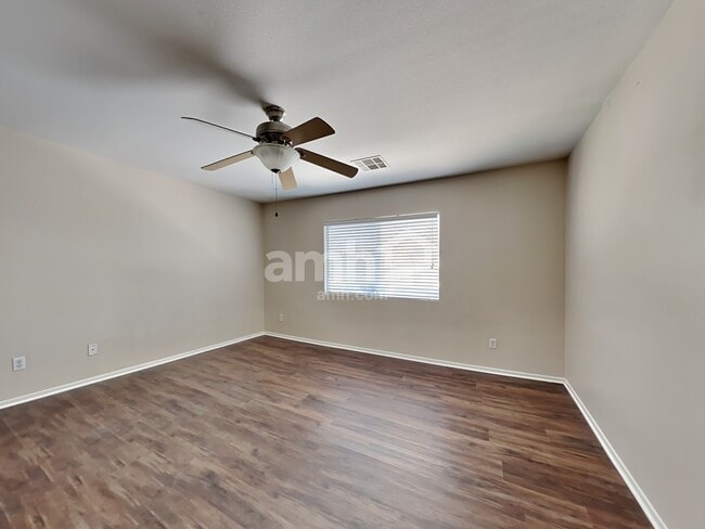 Building Photo - 1330 Summer Dawn Ave