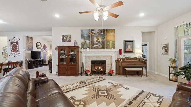 Building Photo - Spacious 3-Bed, 3-Bath Home with Island Kitchen, Loft, and Fenced Yard in New Braunfels