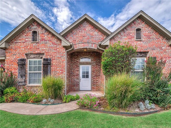 Building Photo - Gorgeous 3 bed, 2 bath home in NW OKC/Edmo...