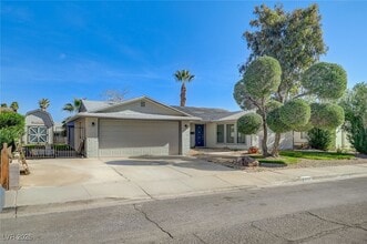 Building Photo - 4830 El Escorial Dr