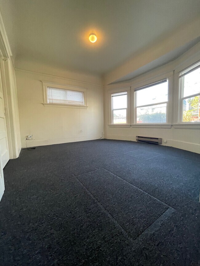 Building Photo - 2210 Parker St