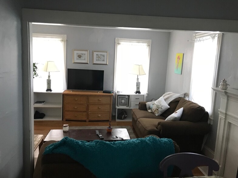 Building Photo - 11 Dean Ave