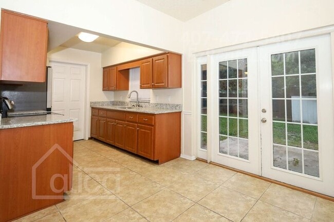 Building Photo - 6024 Oakcrest Cir