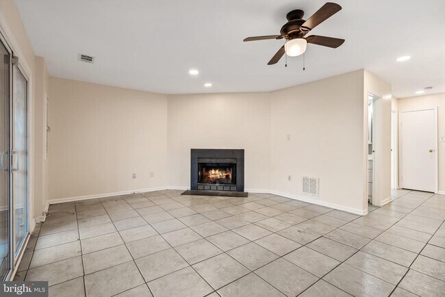 Building Photo - 3314 Major Denton Dr