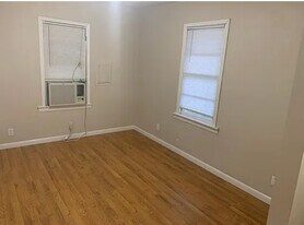 Building Photo - 912 Avenue M