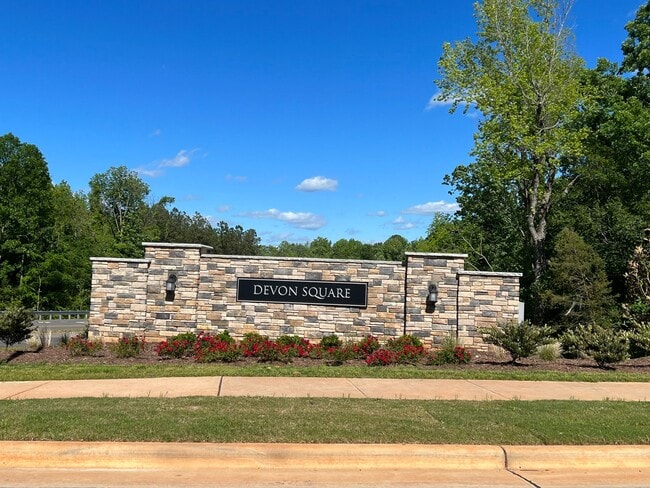Building Photo - 714 Cormiche Ln