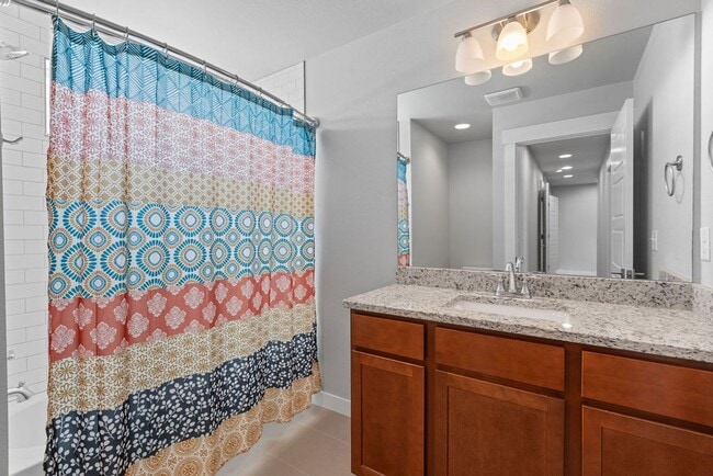 Building Photo - 290 E Chestnut St