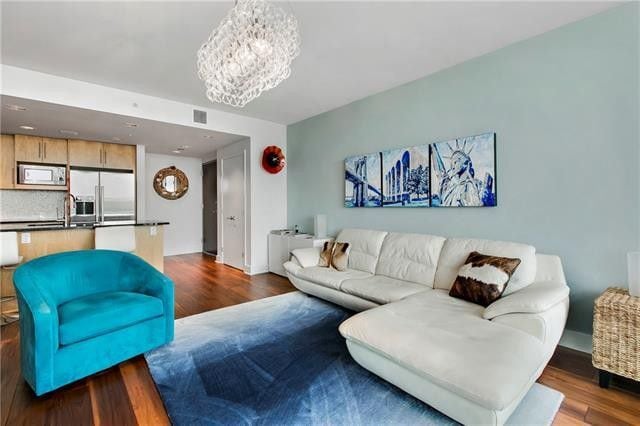 Building Photo - 300 Bowie St