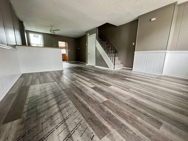 Building Photo - Stunning 4-Bedroom Townhome in Brookhaven! Available mid-September!