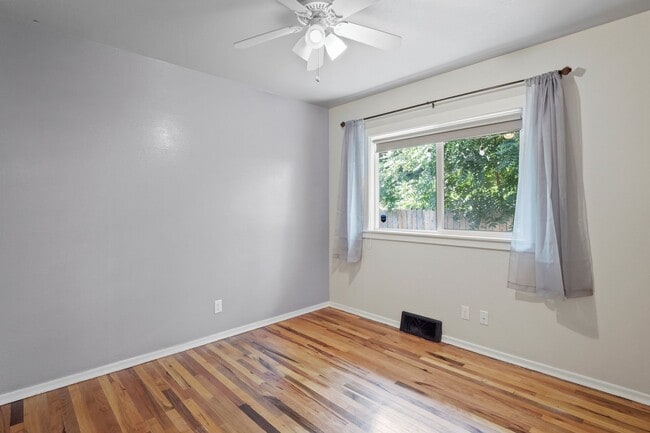 Building Photo - 3104 E 35th Ave