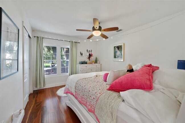 Building Photo - 5621 Lake Mary Jess Shores Ct