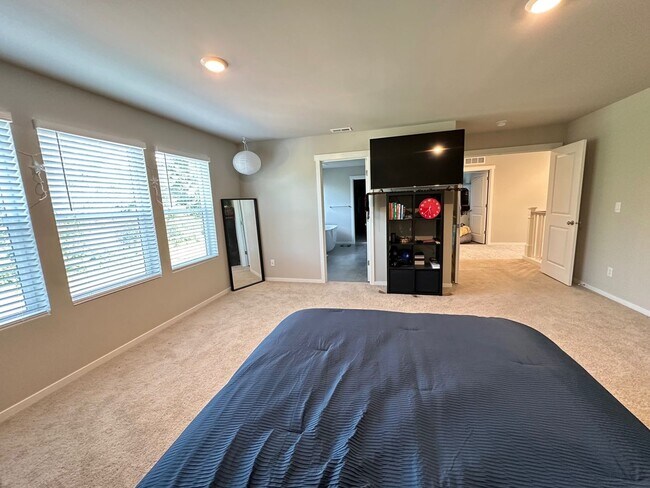 Building Photo - RENTAL! Spacious 6-Bedroom Home Near JBLM – Built in 2025