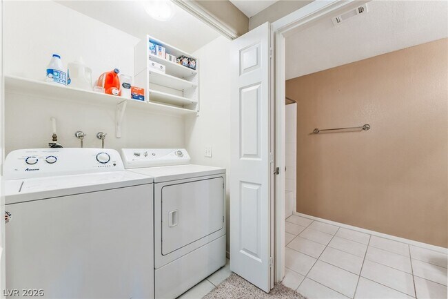 Building Photo - 2000 Quartz Cliff St