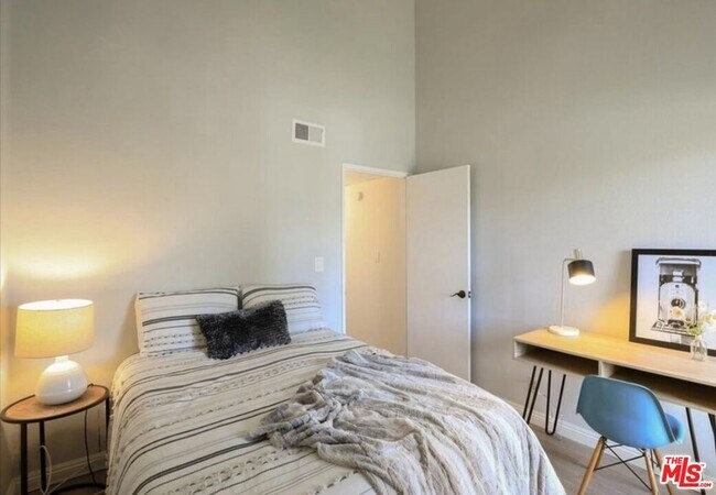 Building Photo - 4937 Maytime Ln