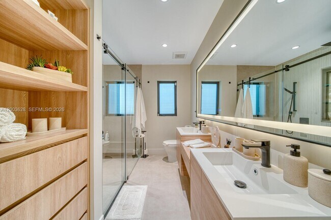 Building Photo - 1940 SW 32nd Pl