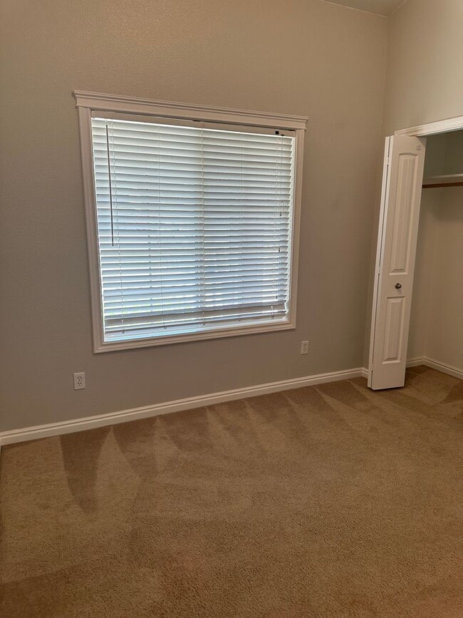 Building Photo - $1,995.00 / Ready Now this 4 bedroom home ...
