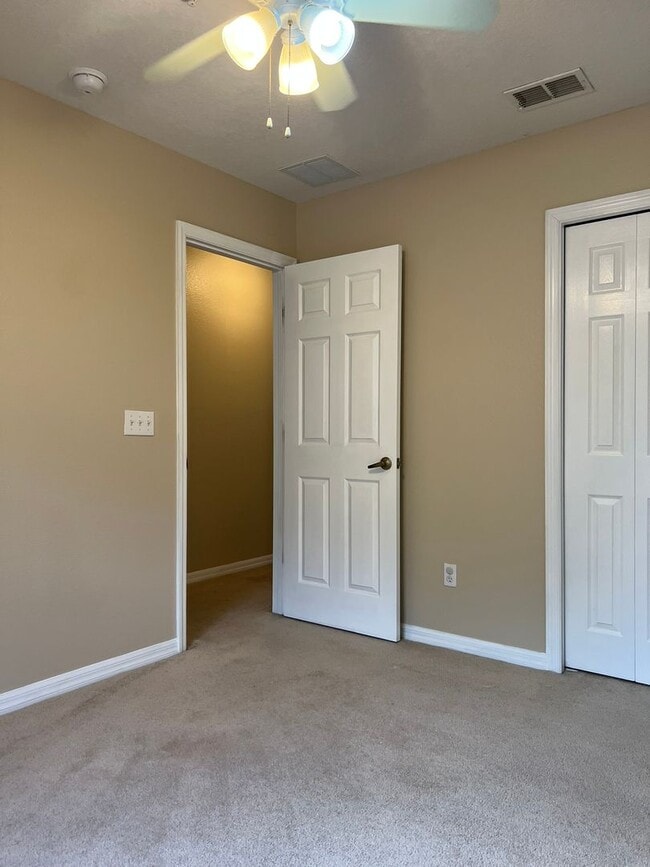 Building Photo - Gated 3/2.5 Townhouse with Garage in Altam...
