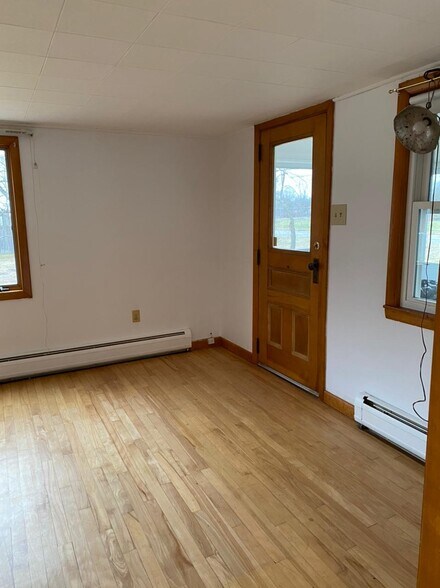 Building Photo - 131 Shaker Rd