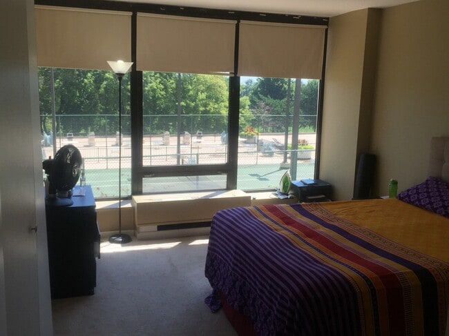 Building Photo - 5445 N Sheridan Rd