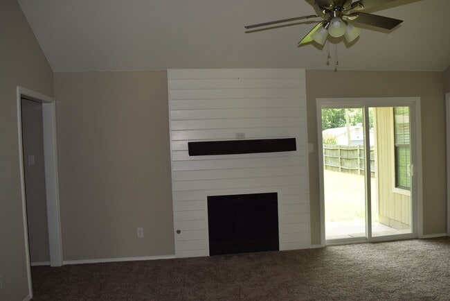 Building Photo - 700 Cedar Ln