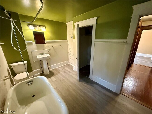 Building Photo - 707 Hazel St