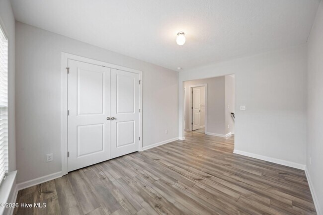Building Photo - 424 Arrowwood Dr