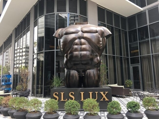 Building Photo - 801 S Miami Ave