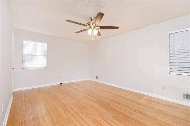 Building Photo - 5041 Alexander Ave