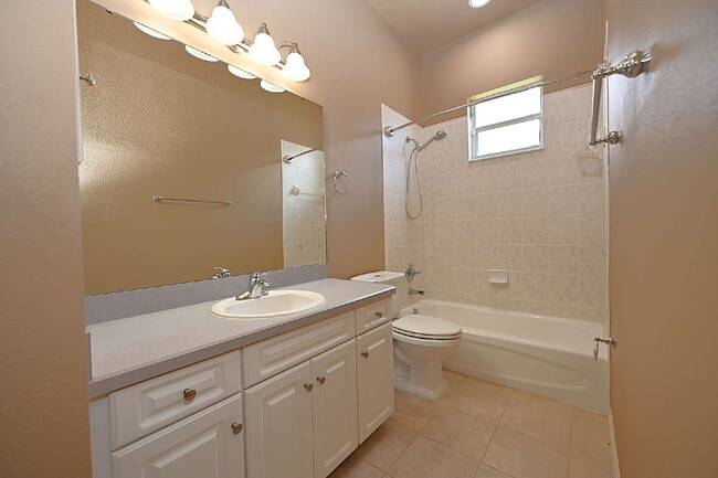 Building Photo - 2618 High Ridge Dr