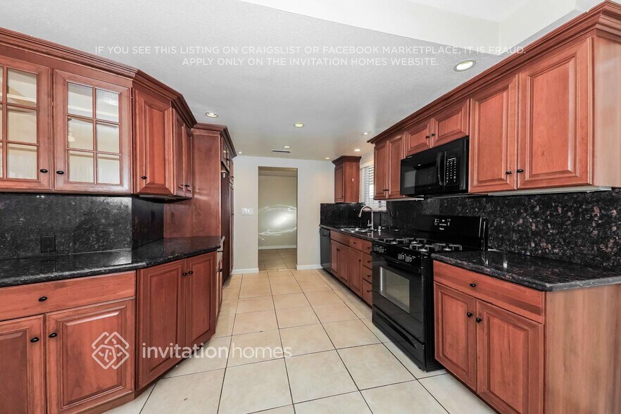 Building Photo - 1305 Morrison Dr