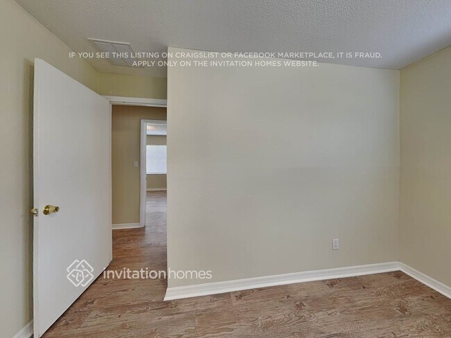 Building Photo - 384 St Dunstan Way