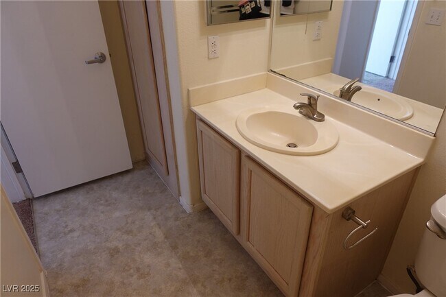 Building Photo - 3131 Key Largo Dr