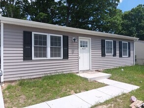 Building Photo - Renovated 3 Bed 2 Bath Single-Family Home ...