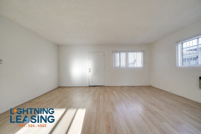 Building Photo - 6927 Whitsett Ave